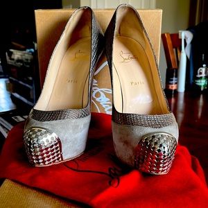 Grey, platform, Christian Louboutin, Maggie in size 39 with box and bag. Enjoy!